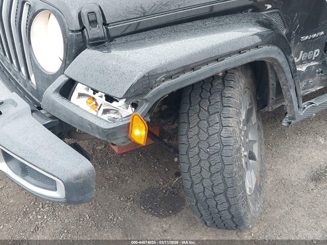 1C4HJXEG2JW105992 Jeep Wrangler Unlimited Sahara 4x4