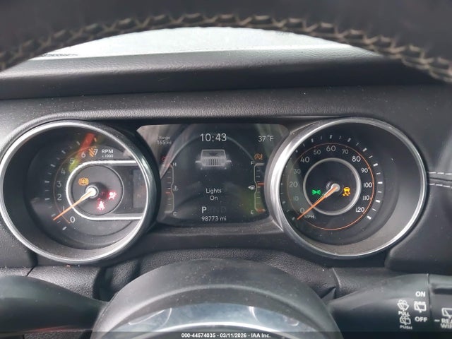 1C4HJXEG2JW105992 Jeep Wrangler Unlimited Sahara 4x4