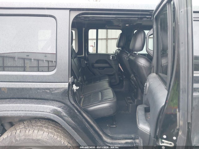 1C4HJXEG2JW105992 Jeep Wrangler Unlimited Sahara 4x4