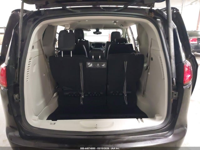 Продажа на аукционе авто 2017 Chrysler Pacifica Touring-l, vin: 2C4RC1BG8HR810122, номер лота: 44574080
