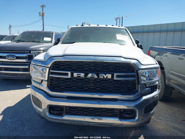 44574092 :رقم المزاد ، 3C63R3GL2NG303263 vin ، 2022 Ram 3500 Tradesman  4x4 8' Box مزاد بيع