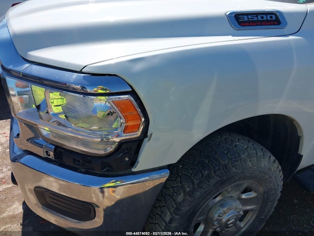 44574092 :رقم المزاد ، 3C63R3GL2NG303263 vin ، 2022 Ram 3500 Tradesman  4x4 8' Box مزاد بيع