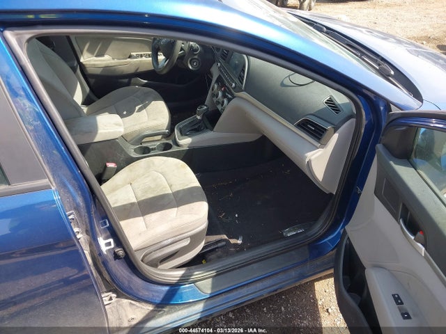 2019 HYUNDAI ELANTRA 5NPD84LF7KH460845 Photo 4