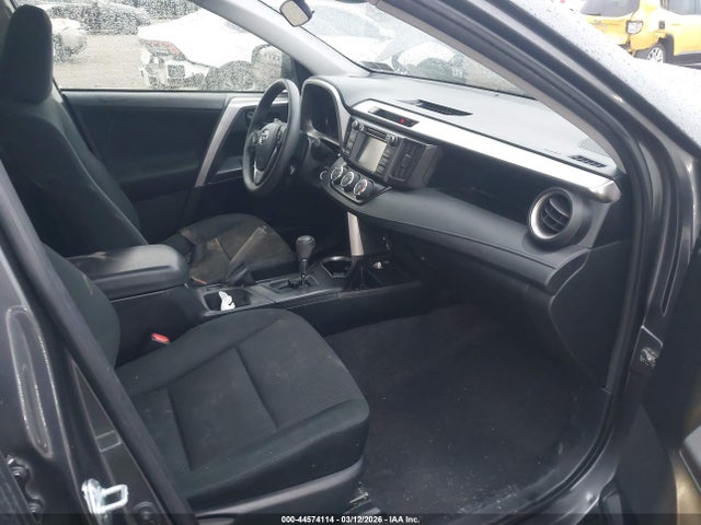 Toyota RAV4 LE 2018 JTMBFREV9JJ248971 Image 5