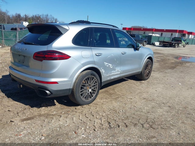 2017 PORSCHE CAYENNE WP1AA2A23HKA84228 Photo 3