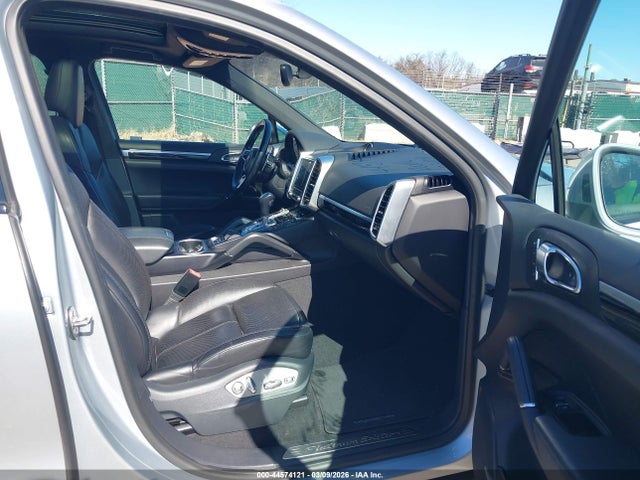 2017 PORSCHE CAYENNE WP1AA2A23HKA84228 Photo 4