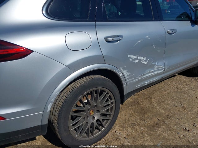 2017 PORSCHE CAYENNE WP1AA2A23HKA84228 Photo 5