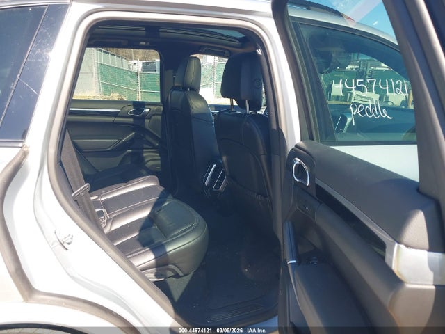 2017 PORSCHE CAYENNE WP1AA2A23HKA84228 Photo 7