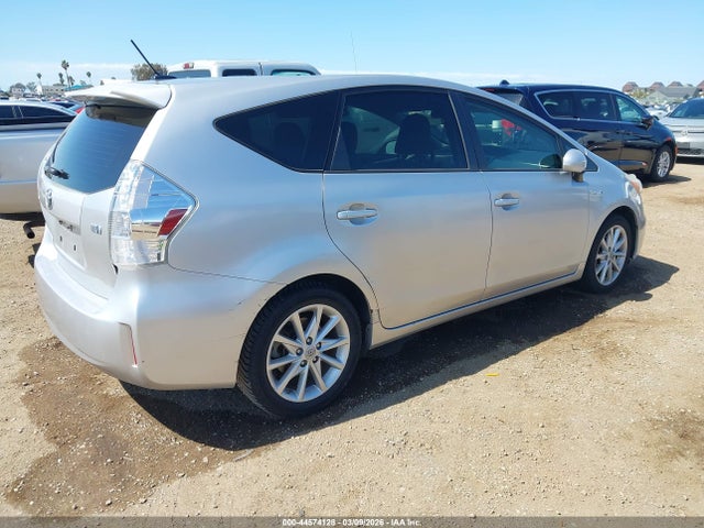 JTDZN3EU0E3323248 Toyota Prius V Five