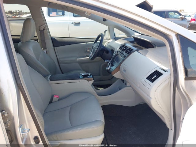 JTDZN3EU0E3323248 Toyota Prius V Five