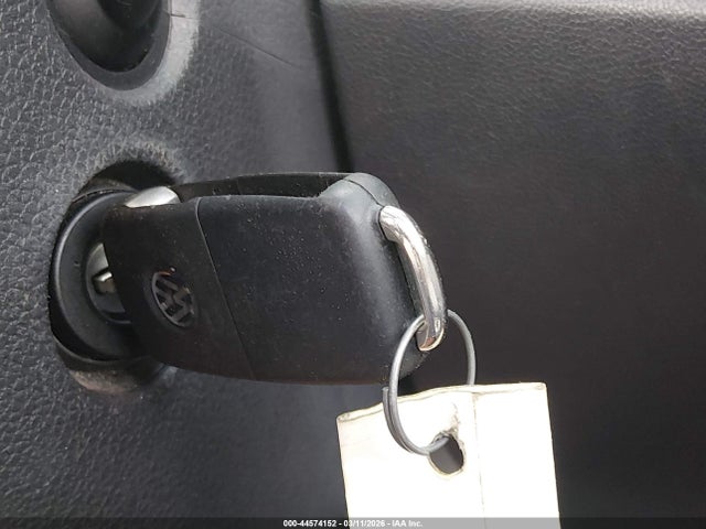 2016 Volkswagen Beetle 1.8t Denim მანქანა იყიდება აუქციონზე, vin: 3VW507AT7GM816912, აუქციონის ნომერი: 44574152