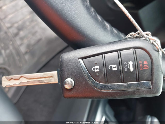 44574324 :رقم المزاد ، 4T1G11AK3LU384902 vin ، 2020 Toyota Camry Se مزاد بيع