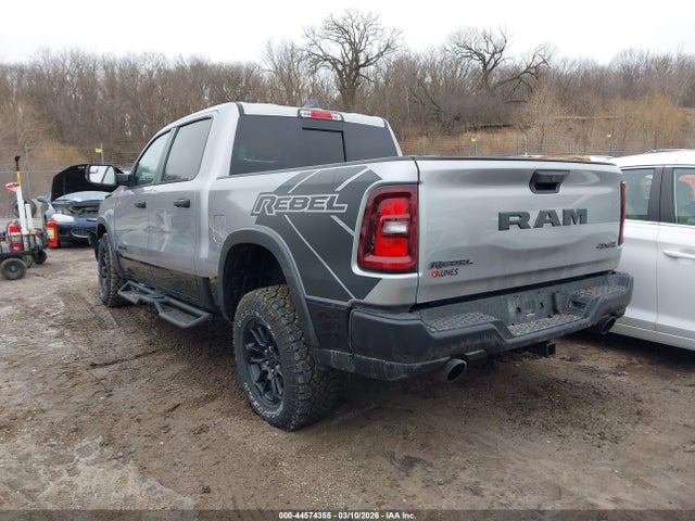 2025 RAM 1500 1C6SRFLP5SN580384 Photo 2