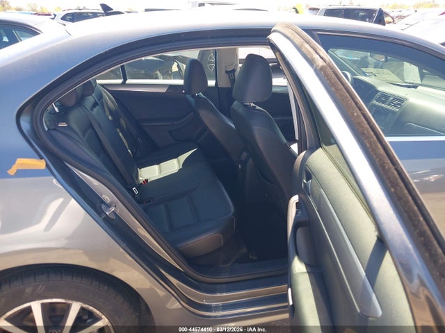 44574410 :رقم المزاد ، 3VWDB7AJXJM260736 vin ، 2018 Volkswagen Jetta 1.4t Se/1.4t Wolfsburg Edition مزاد بيع