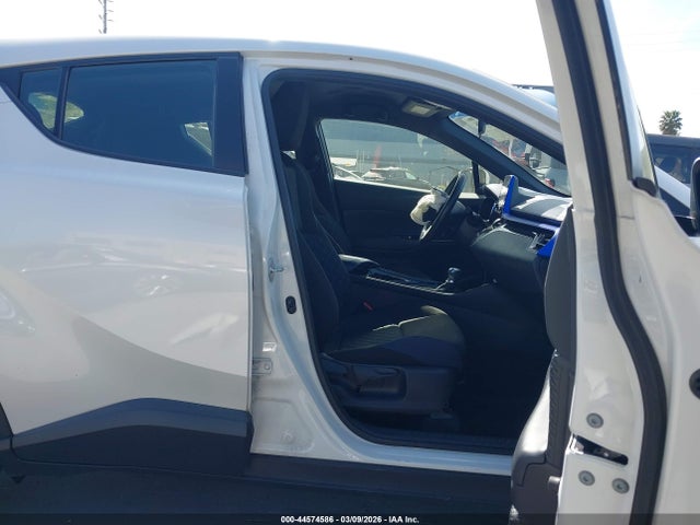 JTNKHMBX6L1093586 Toyota C-HR XLE