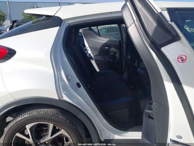 JTNKHMBX6L1093586 Toyota C-HR XLE
