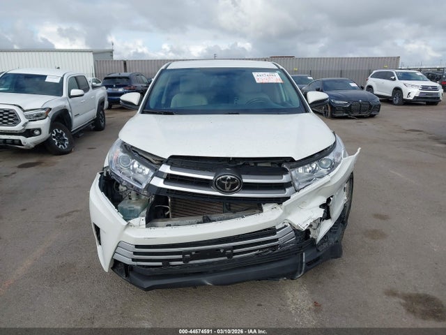 Toyota Highlander Le 2018 5TDZARFH9JS037522 Image 12