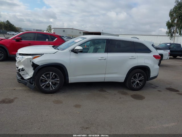 Toyota Highlander Le 2018 5TDZARFH9JS037522 Image 14