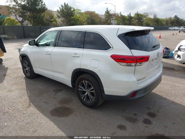 Toyota Highlander Le 2018 5TDZARFH9JS037522 Image 3
