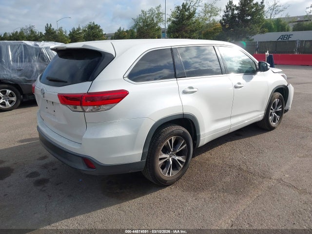 Toyota Highlander Le 2018 5TDZARFH9JS037522 Image 4