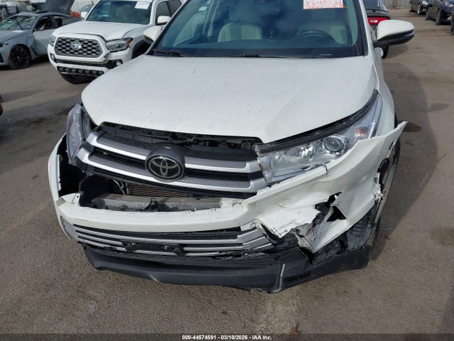 Toyota Highlander Le 2018 5TDZARFH9JS037522 Image 6