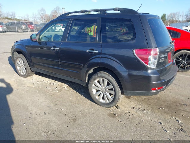 2013 SUBARU FORESTER JF2SHADC2DH409928 Photo 2