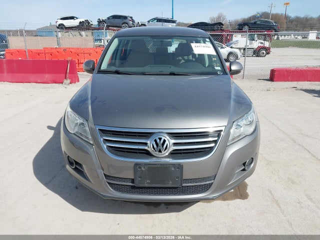 2011 Volkswagen Tiguan S მანქანა იყიდება აუქციონზე, vin: WVGAV7AX0BW556055, აუქციონის ნომერი: 44574906