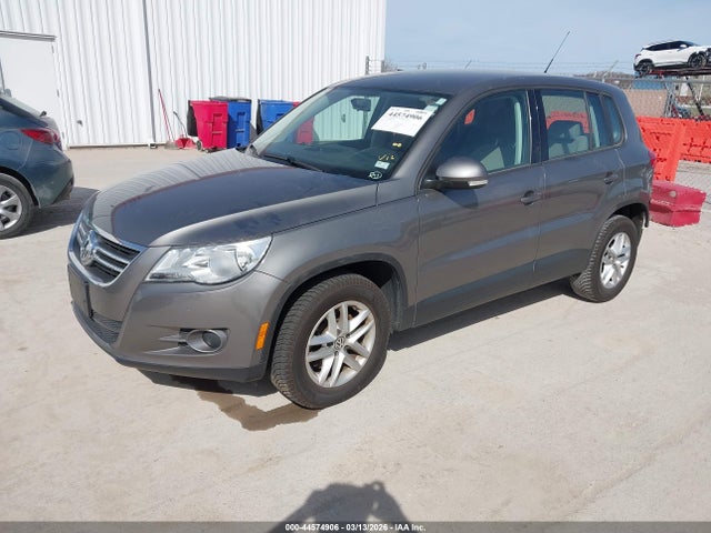 2011 Volkswagen Tiguan S მანქანა იყიდება აუქციონზე, vin: WVGAV7AX0BW556055, აუქციონის ნომერი: 44574906