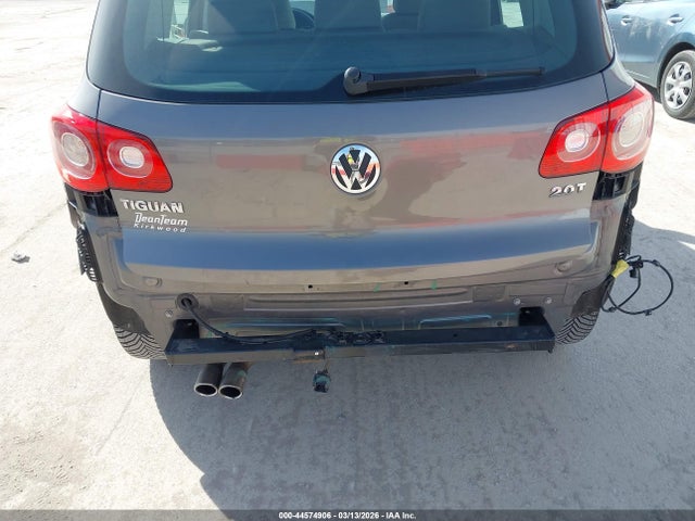 2011 Volkswagen Tiguan S მანქანა იყიდება აუქციონზე, vin: WVGAV7AX0BW556055, აუქციონის ნომერი: 44574906