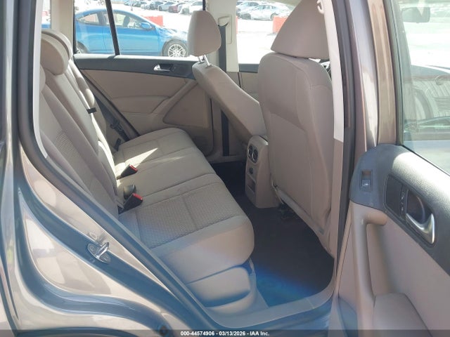 2011 Volkswagen Tiguan S მანქანა იყიდება აუქციონზე, vin: WVGAV7AX0BW556055, აუქციონის ნომერი: 44574906