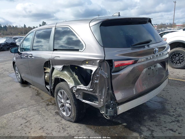 Toyota SIENNA LE 2021 5TDKRKEC4MS023376 Image 3