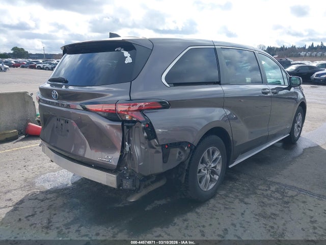 Toyota SIENNA LE 2021 5TDKRKEC4MS023376 Image 4