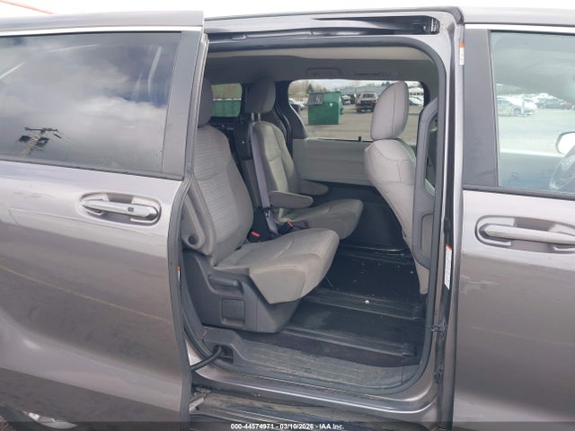 Toyota SIENNA LE 2021 5TDKRKEC4MS023376 Image 8