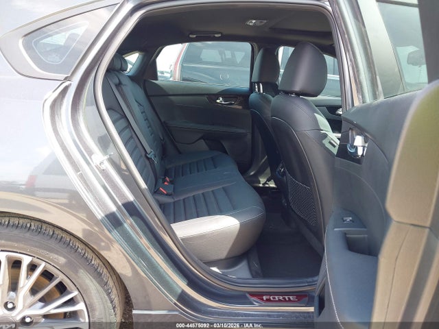 3KPF54AD9NE506607 KIA Forte Gt-line