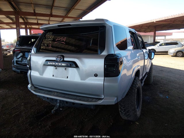 2017 TOYOTA 4RUNNER JTEBU5JRXH5455276 Photo 3