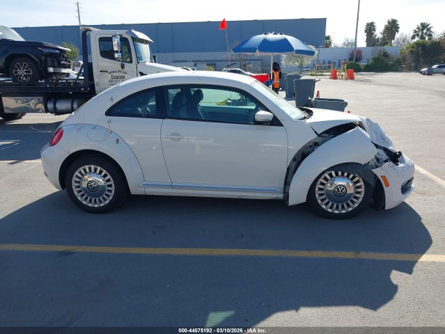 3VWJP7AT8EM615334 Volkswagen Beetle 2.5l