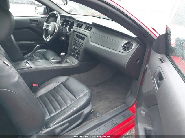 2013 Ford Mustang V6 მანქანა იყიდება აუქციონზე, vin: 1ZVBP8AM4D5208411, აუქციონის ნომერი: 44575209