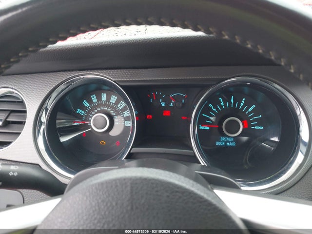 2013 Ford Mustang V6 მანქანა იყიდება აუქციონზე, vin: 1ZVBP8AM4D5208411, აუქციონის ნომერი: 44575209