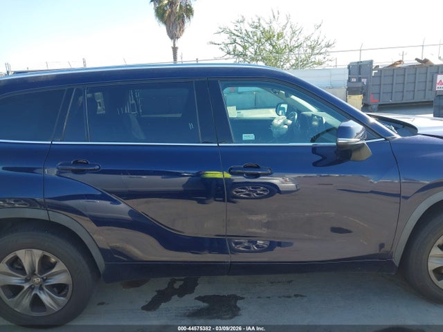 Toyota Highlander Xle 2021 5TDGZRAH9MS520780 Image 13
