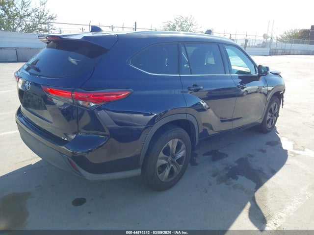 2021 TOYOTA HIGHLANDER 5TDGZRAH9MS520780 Photo 3