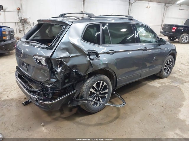 2023 VOLKSWAGEN TIGUAN 3VVFB7AX6PM085167 Photo 3