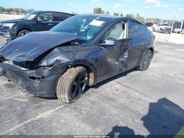 2026 TESLA MODEL Y 7SAYGDED2TF539178 Photo 1