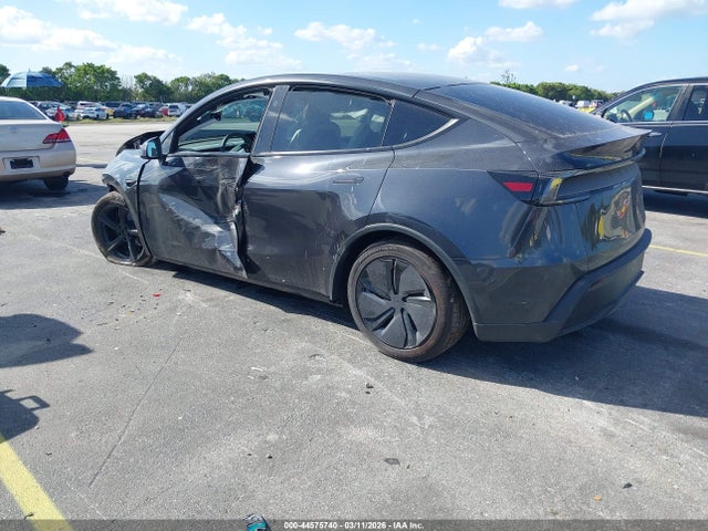2026 TESLA MODEL Y 7SAYGDED2TF539178 Photo 2