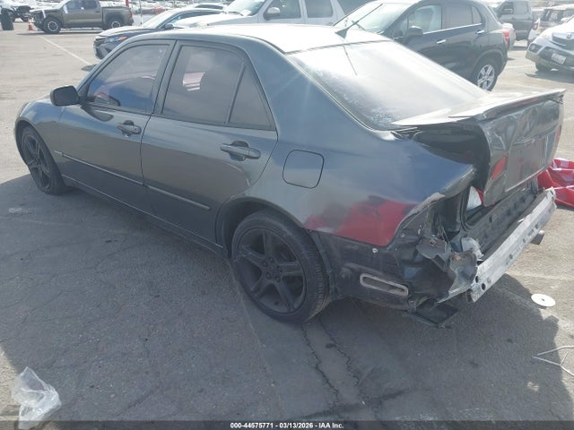 2005 LEXUS IS 300 JTHBD192650099498 Photo 2