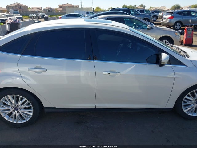 Ford Focus Titanium 2016 1FADP3J22GL274846 Image 13