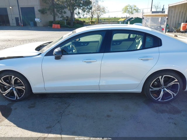 Volvo S60 B5 Ultimate Dark Theme 2024 7JRL12TM6RG303097 Image 15