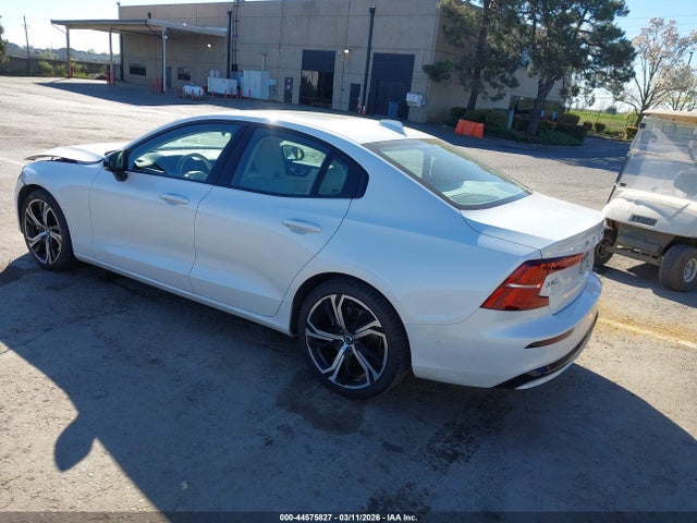 Volvo S60 B5 Ultimate Dark Theme 2024 7JRL12TM6RG303097 Image 3