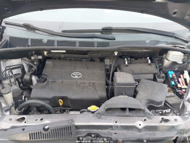 44576150 :رقم المزاد ، 5TDKK3DC2BS073895 vin ، 2011 Toyota Sienna Le V6 مزاد بيع