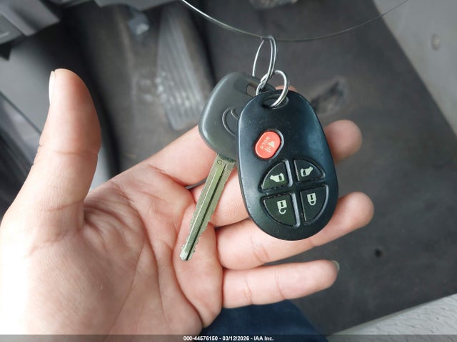 44576150 :رقم المزاد ، 5TDKK3DC2BS073895 vin ، 2011 Toyota Sienna Le V6 مزاد بيع