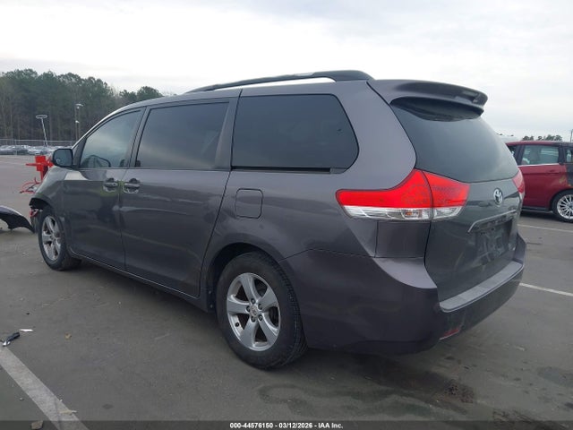 44576150 :رقم المزاد ، 5TDKK3DC2BS073895 vin ، 2011 Toyota Sienna Le V6 مزاد بيع